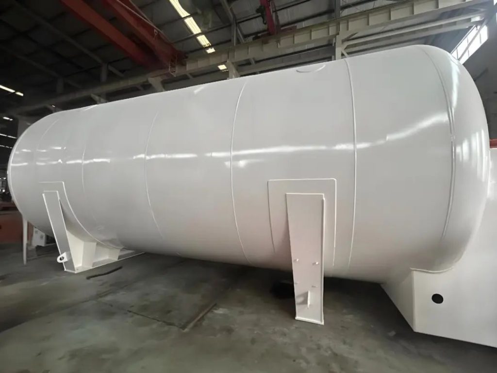 Completed LNG storage tank fabricated with LY Steel high-manganese cryogenic steel